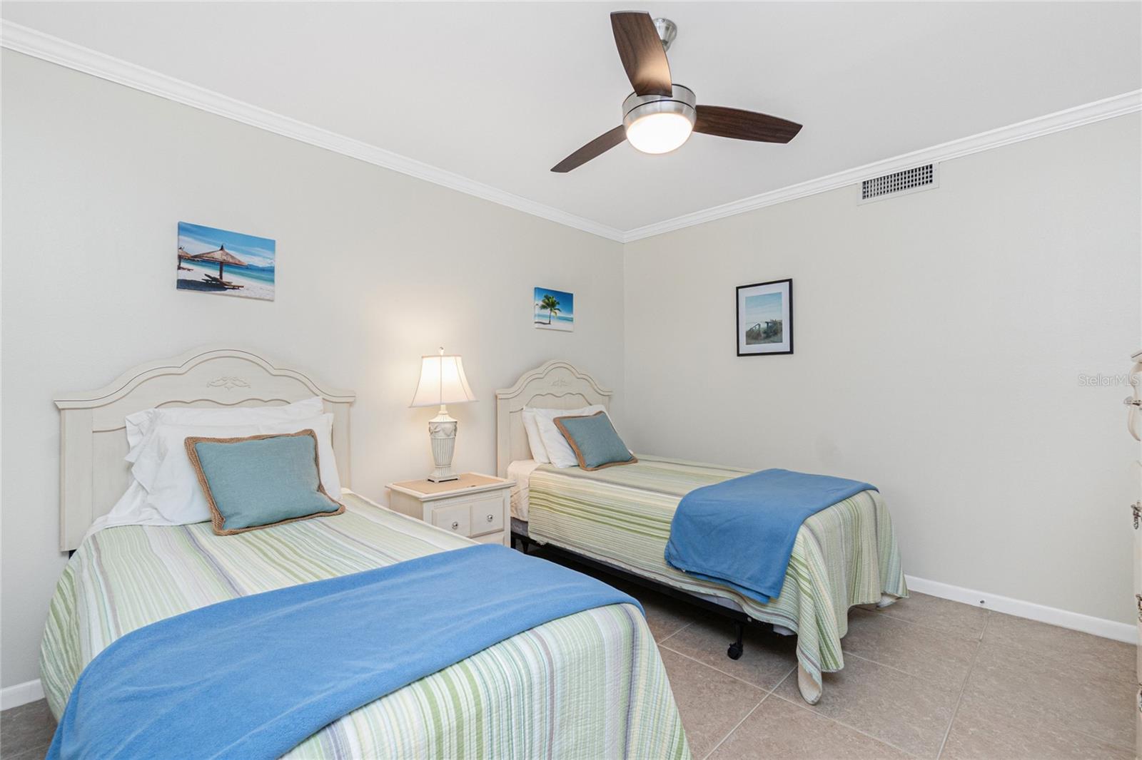 Listing photo id 33 for 1701 Beach Road 207