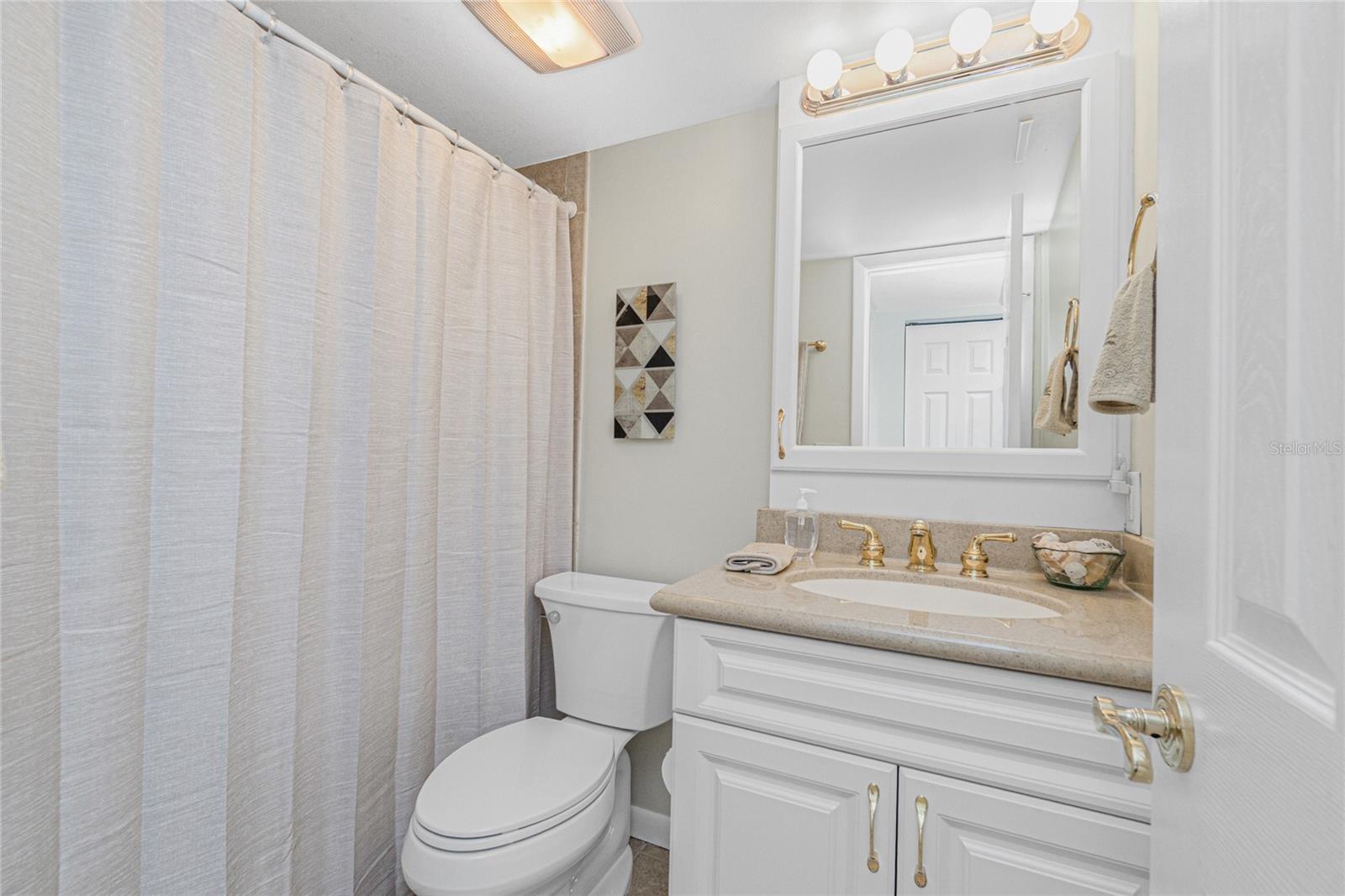 Listing photo id 34 for 1701 Beach Road 207