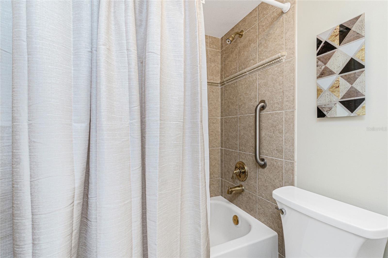 Listing photo id 35 for 1701 Beach Road 207