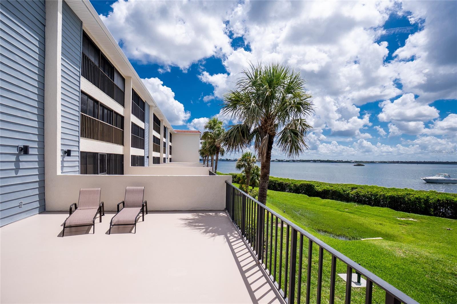 Listing photo id 36 for 1701 Beach Road 207