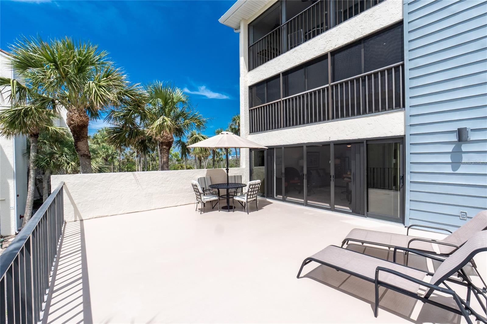 Listing photo id 38 for 1701 Beach Road 207
