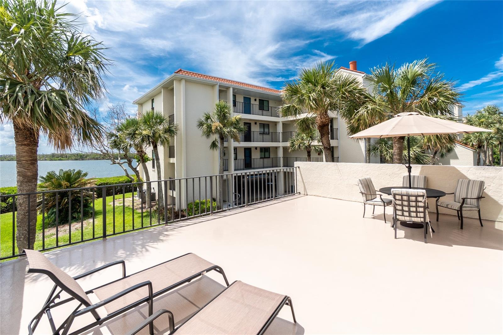 Listing photo id 39 for 1701 Beach Road 207