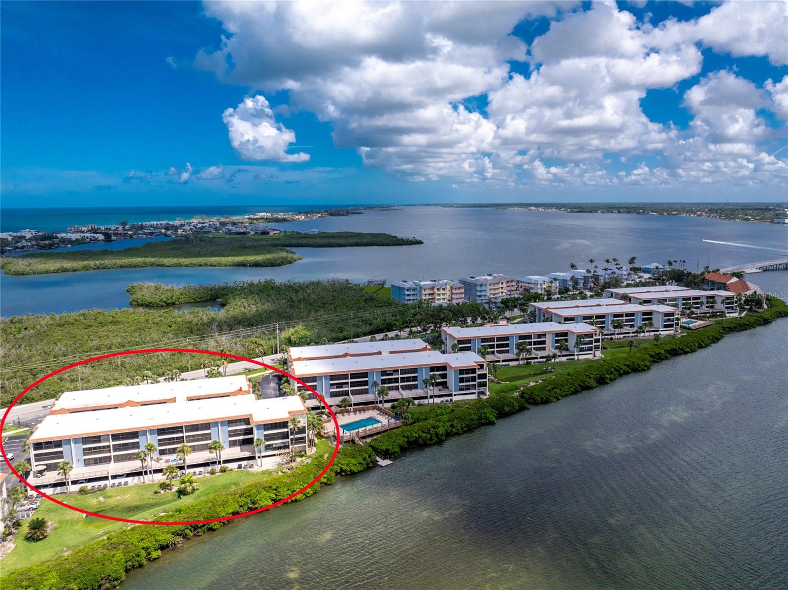Listing photo id 40 for 1701 Beach Road 207