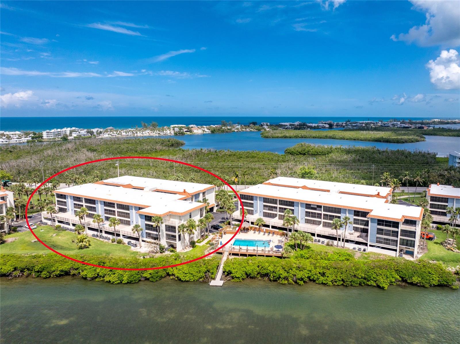 Listing photo id 41 for 1701 Beach Road 207