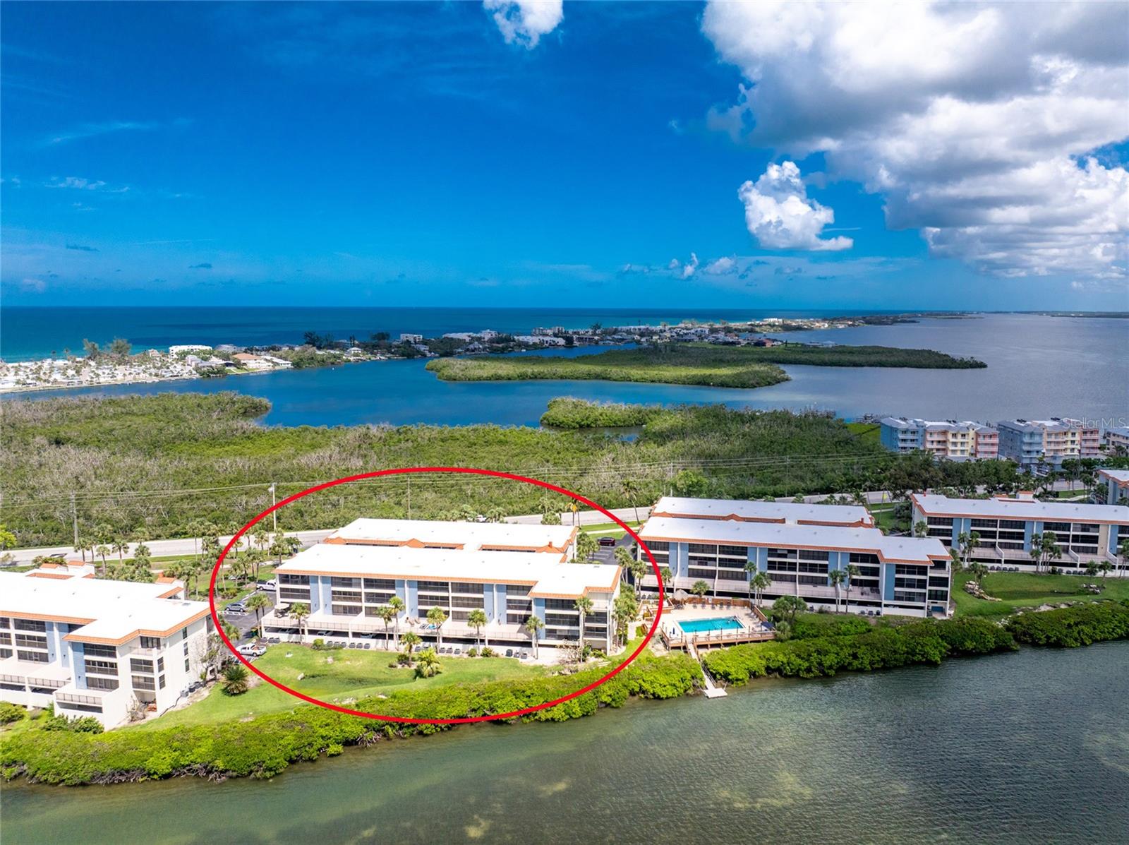 Listing photo id 42 for 1701 Beach Road 207