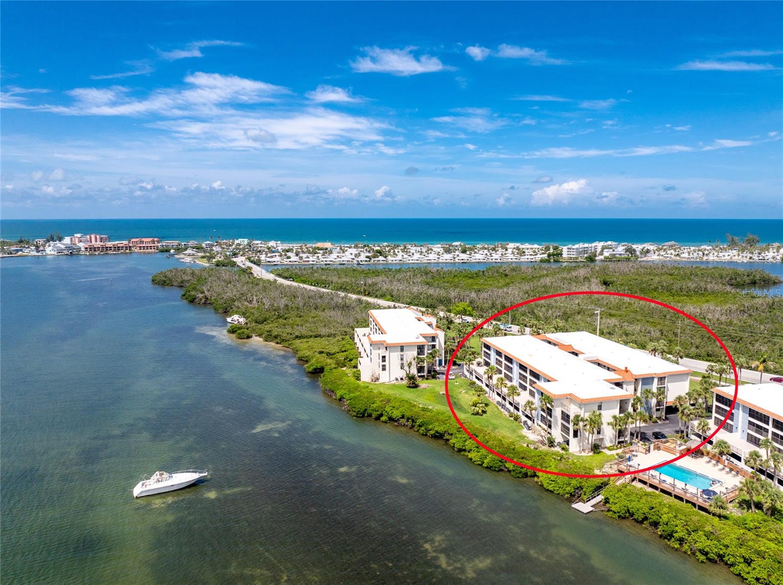 Listing photo id 43 for 1701 Beach Road 207