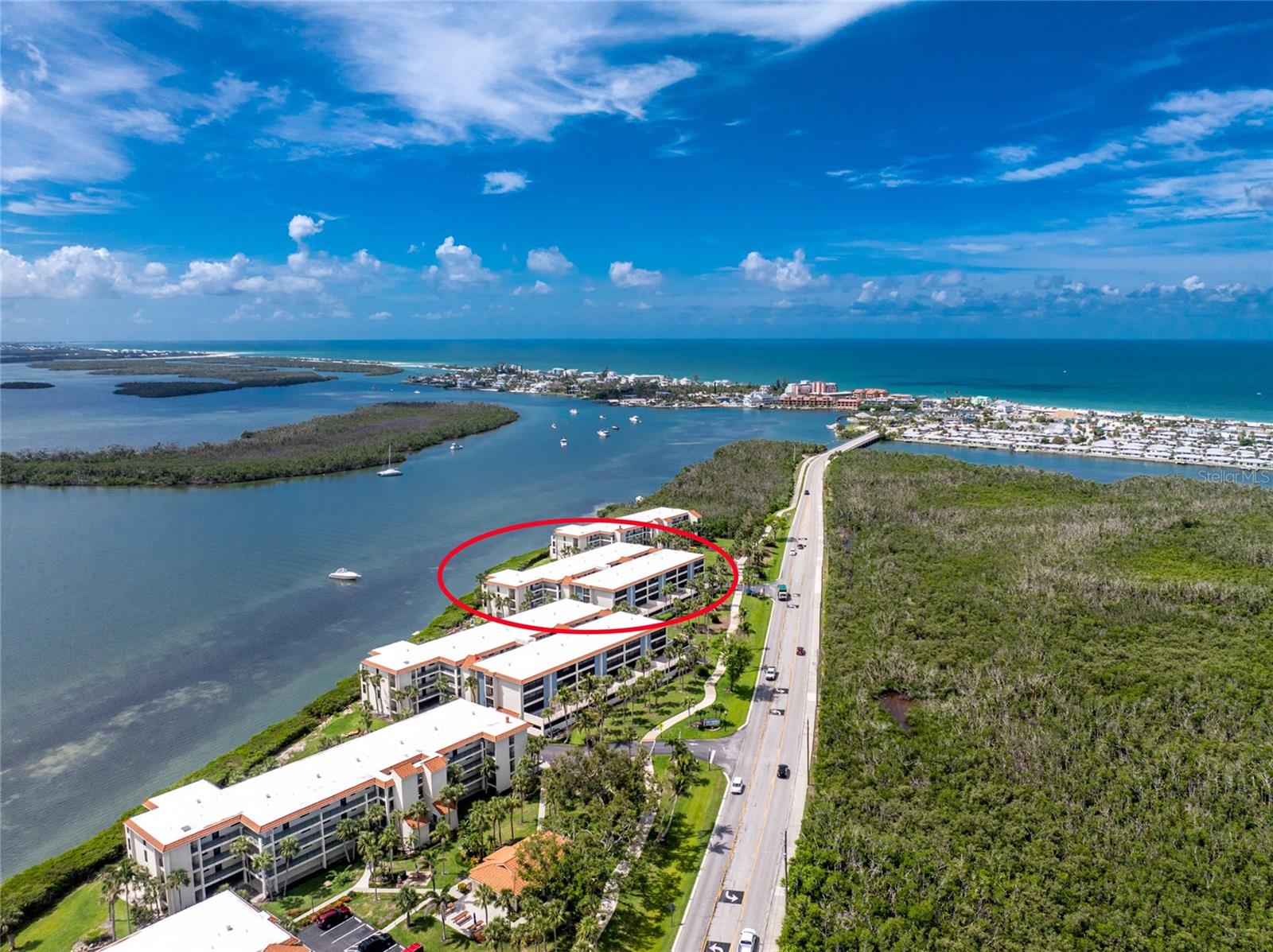 Listing photo id 45 for 1701 Beach Road 207