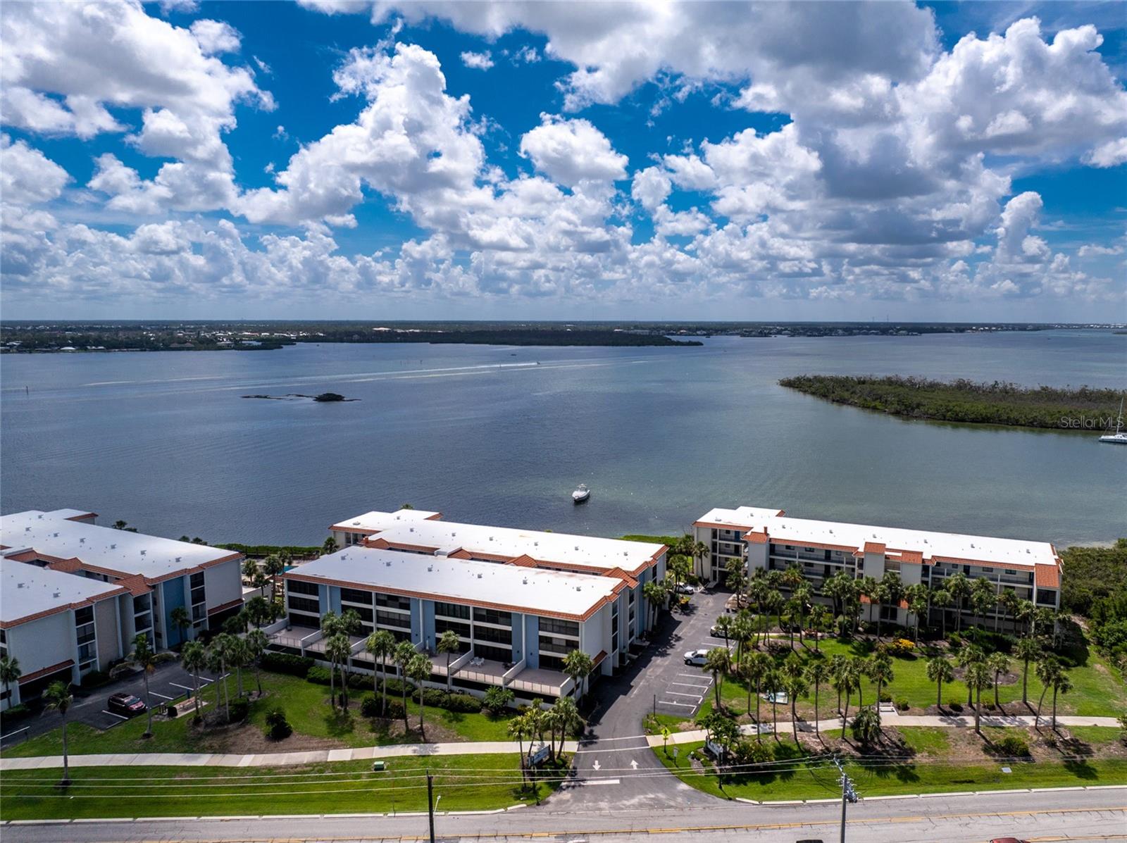Listing photo id 46 for 1701 Beach Road 207