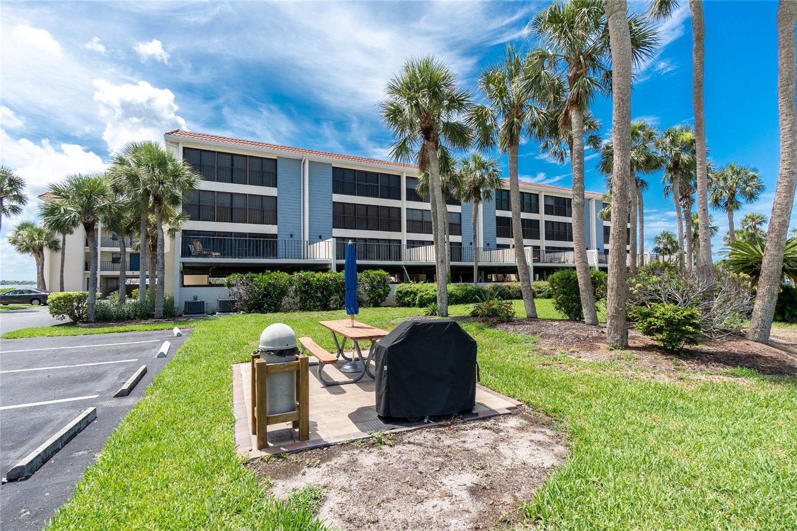 Listing photo id 48 for 1701 Beach Road 207