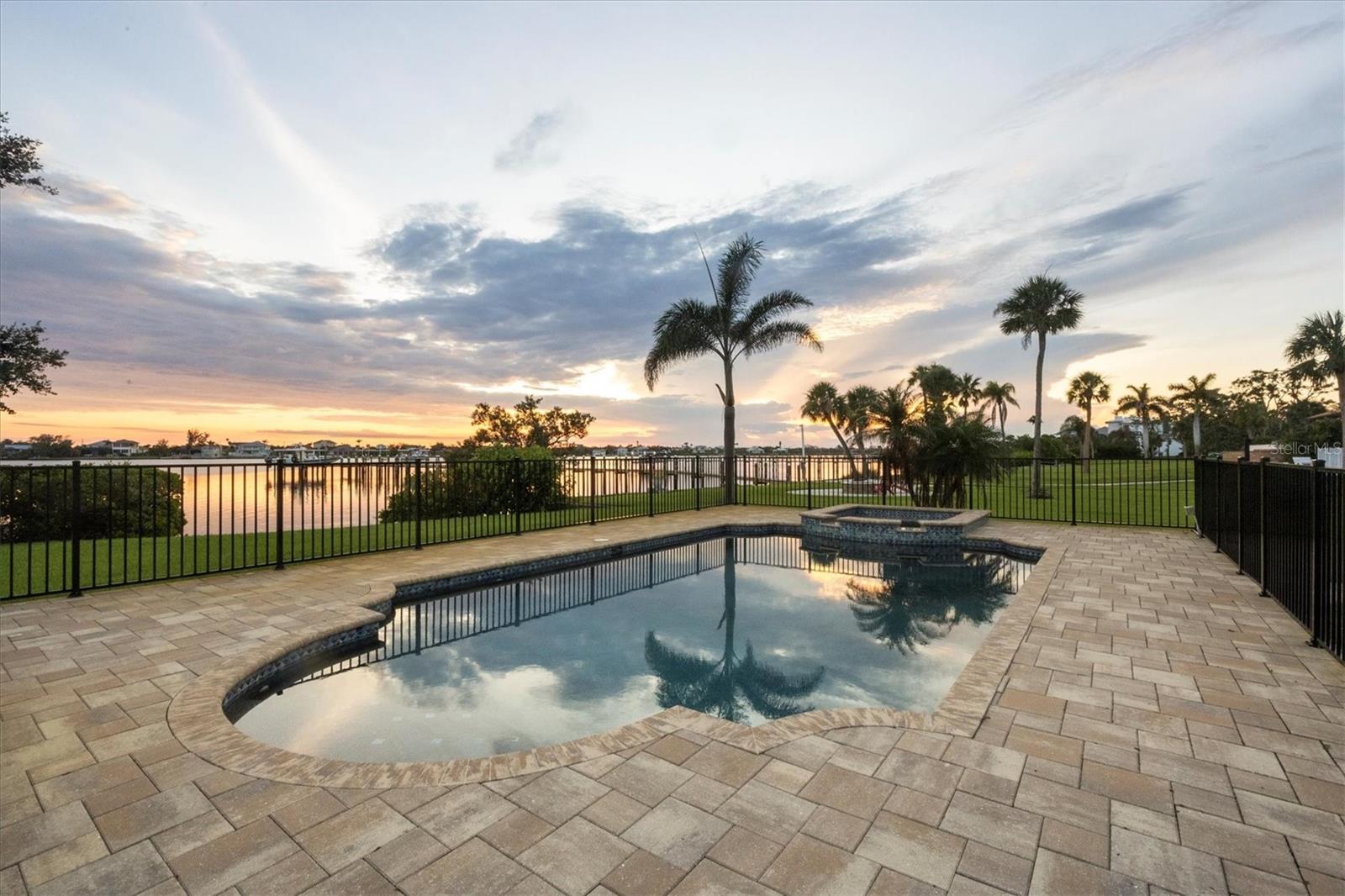 Image 17 of 92 For 1784 Bayshore Drive
