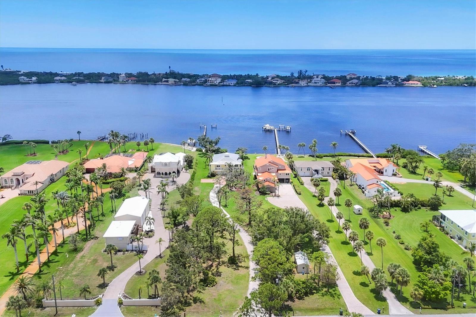 Image 23 of 92 For 1784 Bayshore Drive