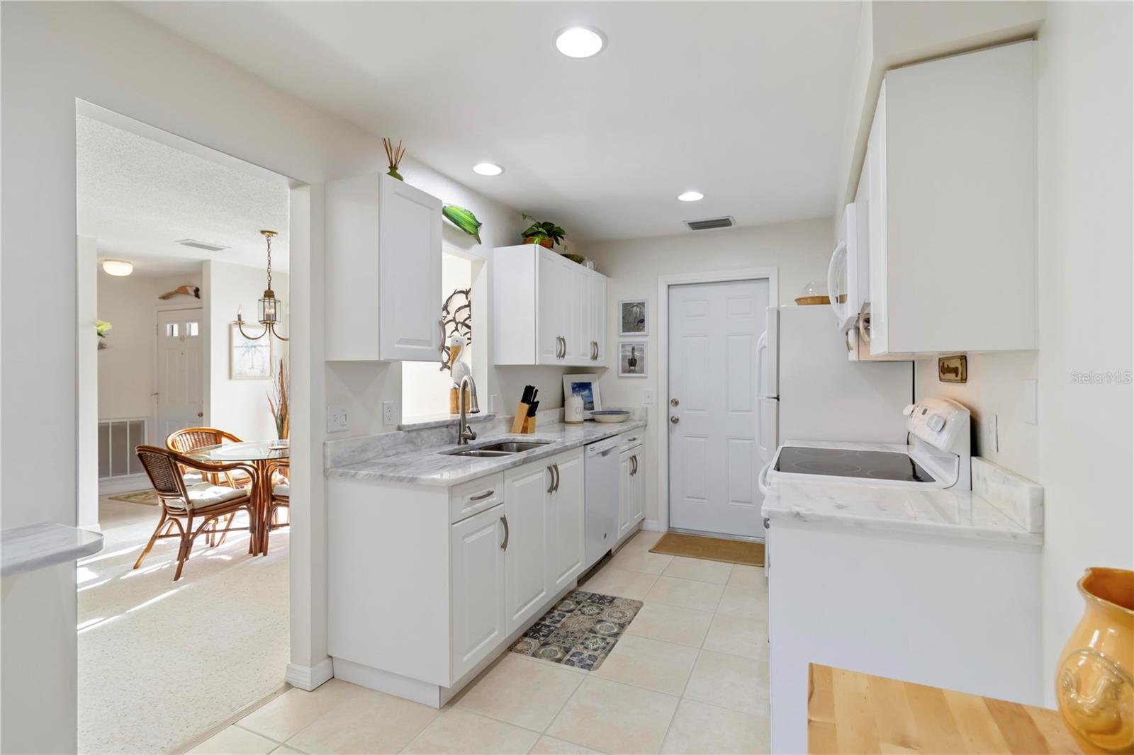 Image 10 of 38 For 609 Deerwood Avenue