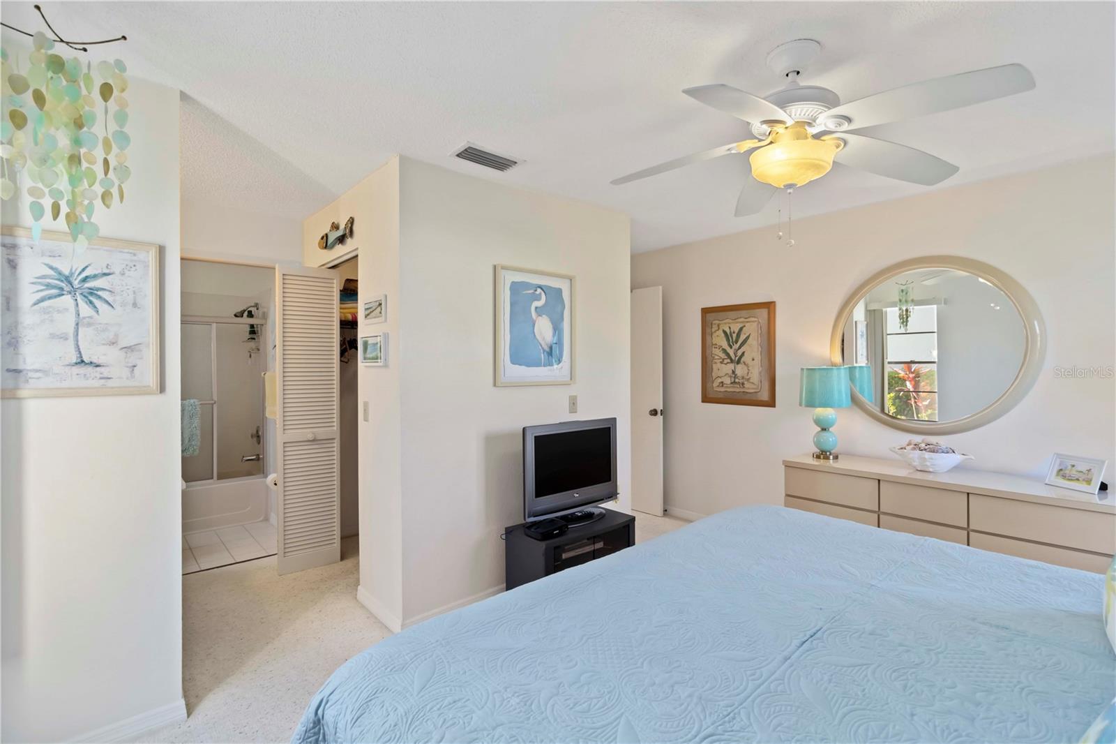Image 18 of 38 For 609 Deerwood Avenue