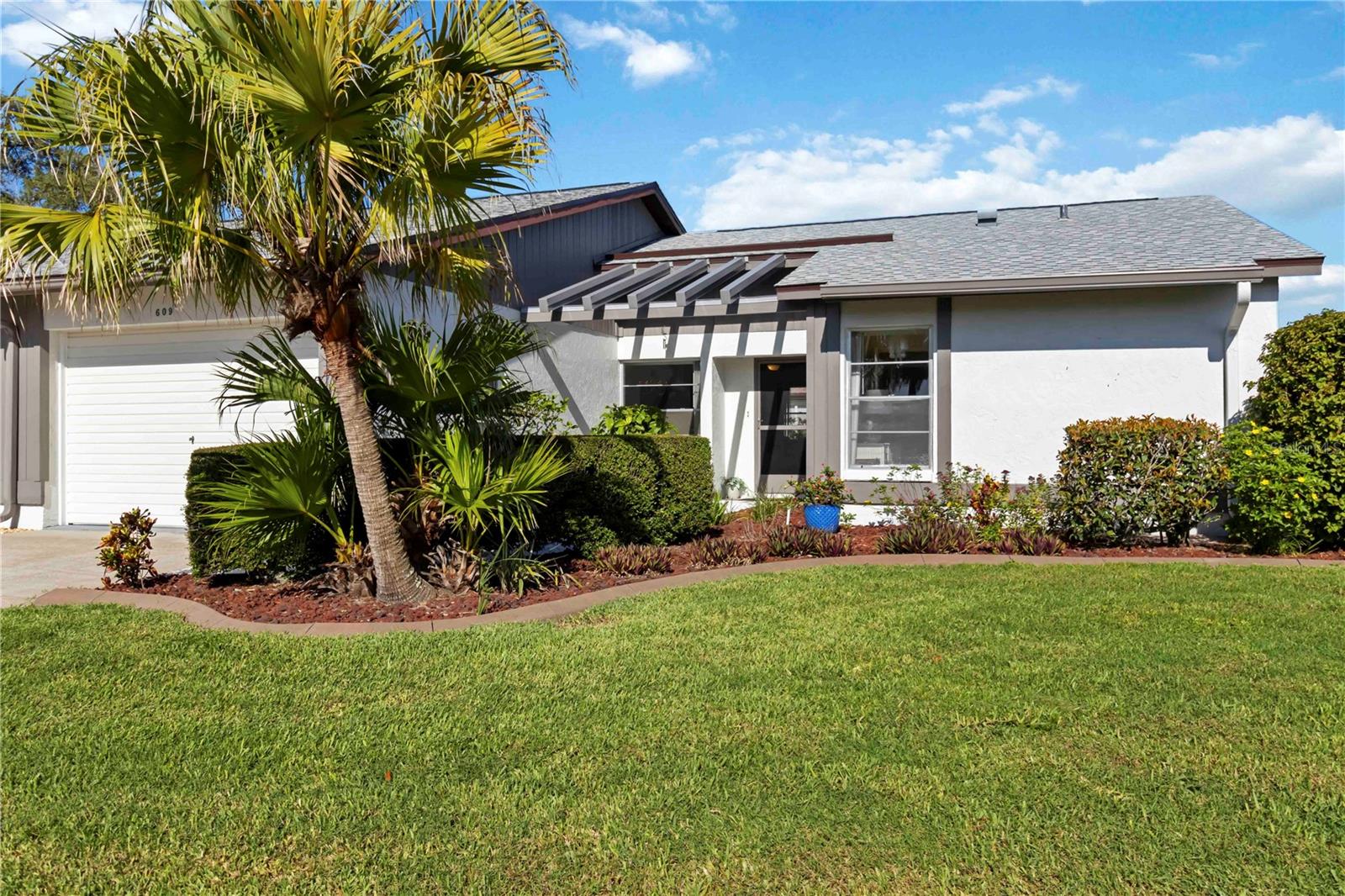 Image 2 of 38 For 609 Deerwood Avenue