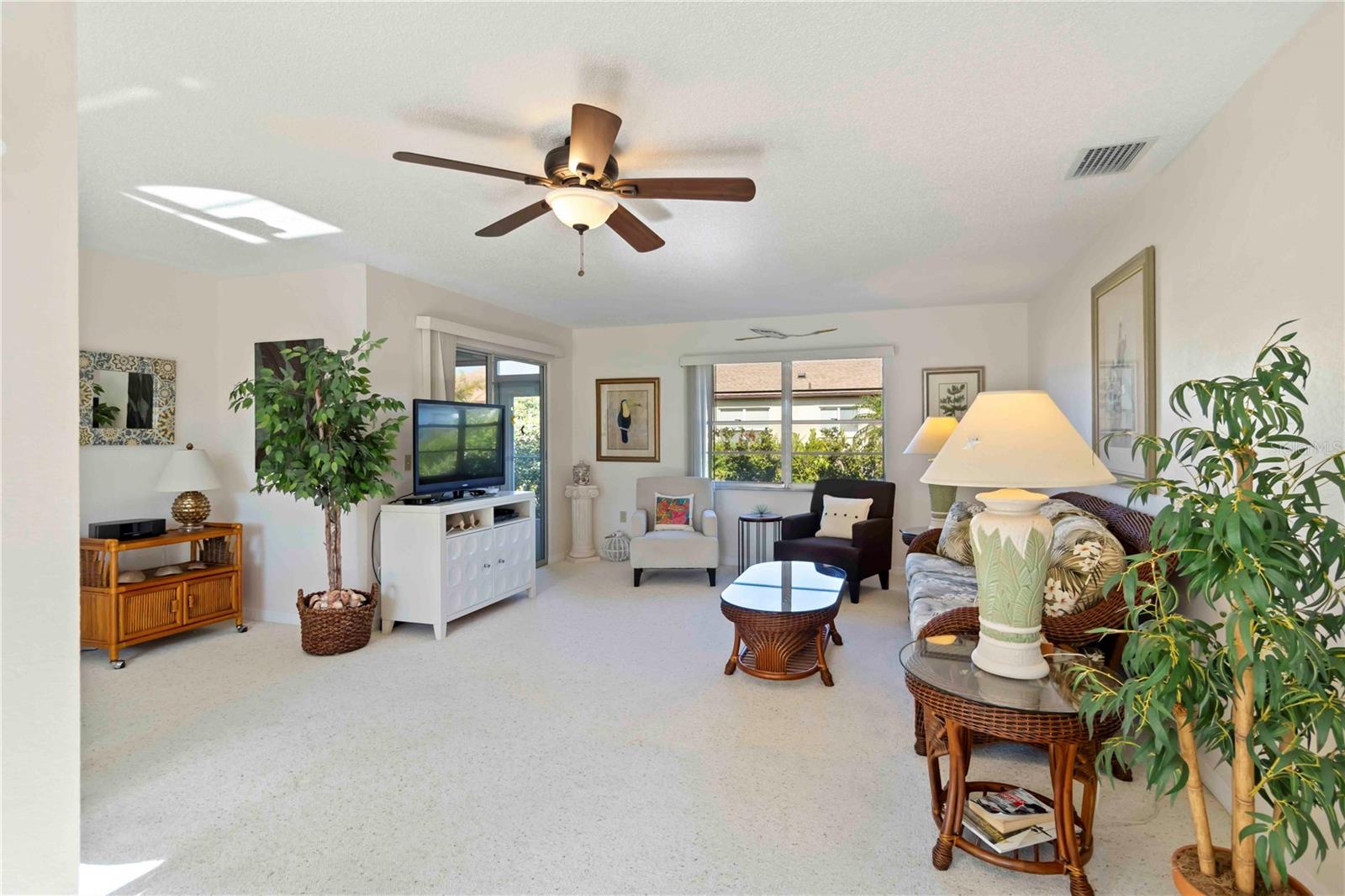 Image 4 of 38 For 609 Deerwood Avenue