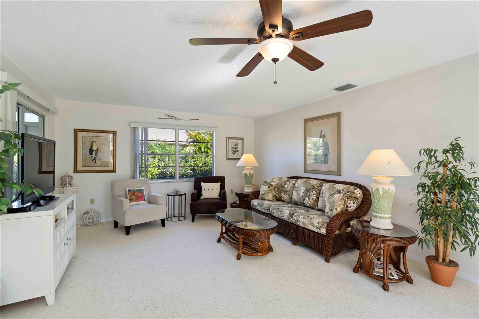 Image 7 of 38 For 609 Deerwood Avenue