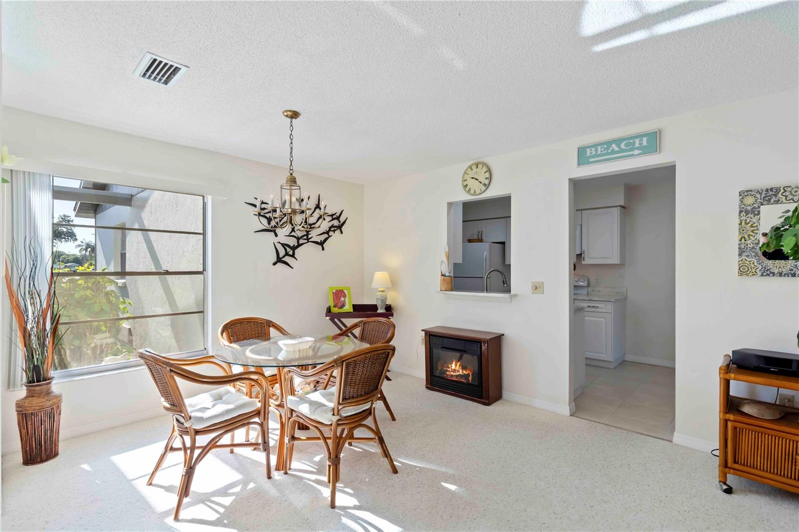 Image 9 of 38 For 609 Deerwood Avenue