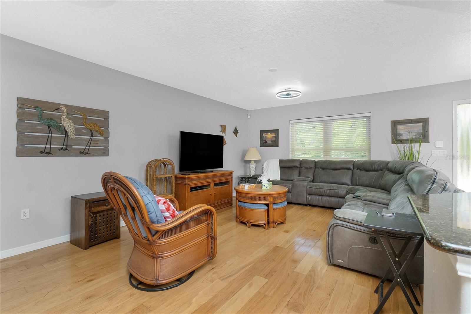 Image 3 of 41 For 4221 Ulster Avenue