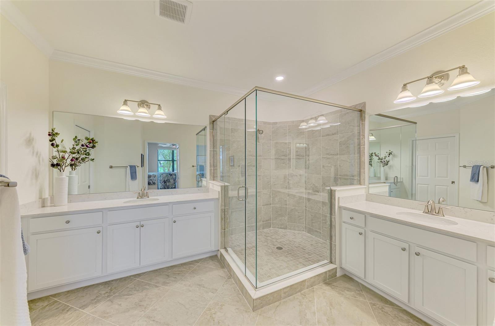 Image 37 of 100 For 10788 Tarflower Drive 201