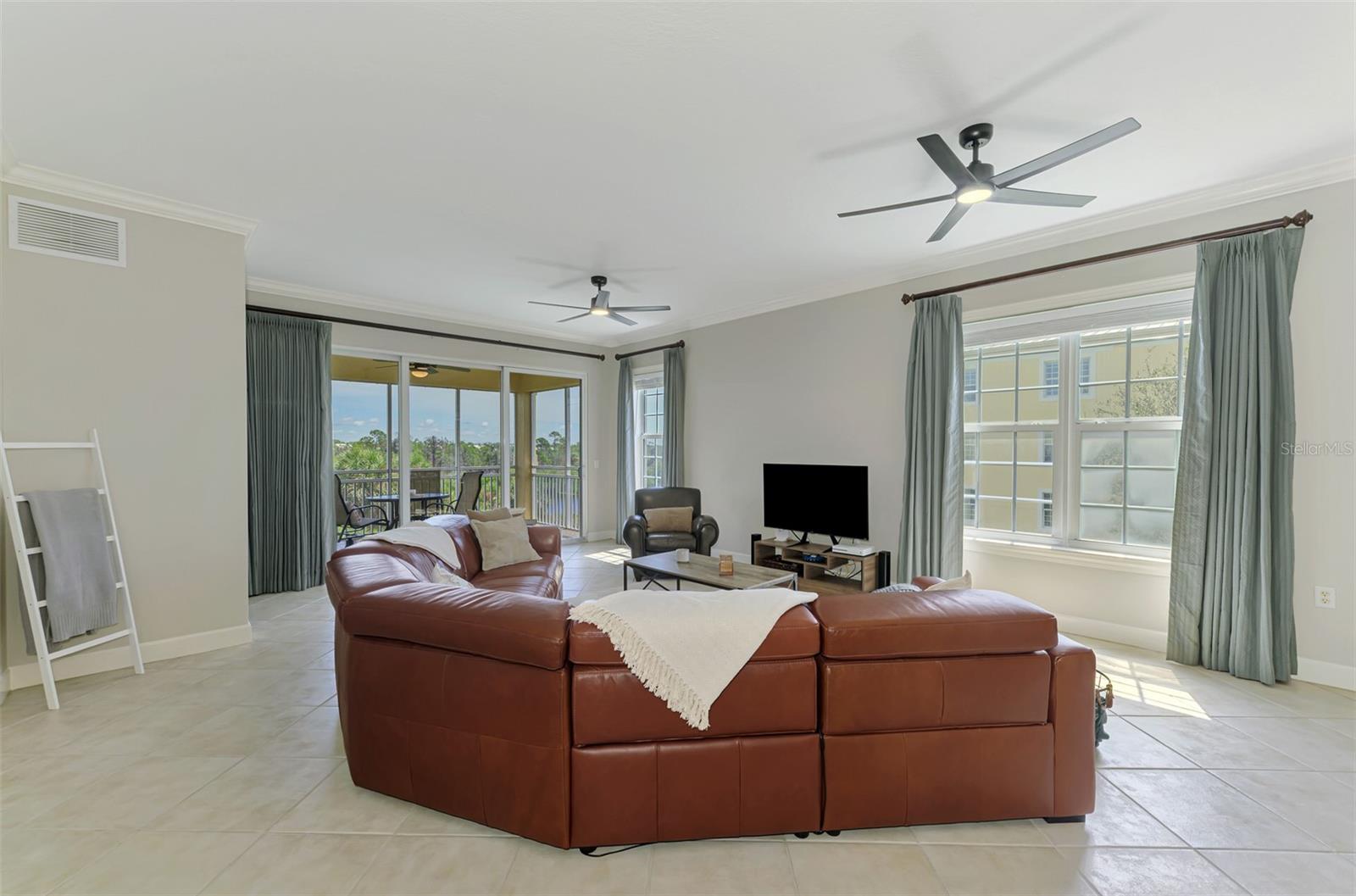 Image 16 of 72 For 8571 Amberjack Circle 204