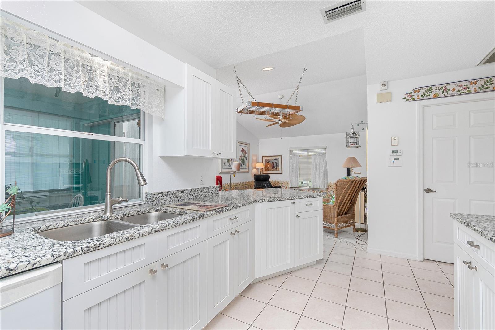 Image 12 of 46 For 9457 Heartwellville Avenue