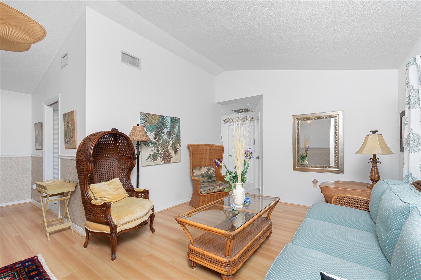 Image 7 of 46 For 9457 Heartwellville Avenue