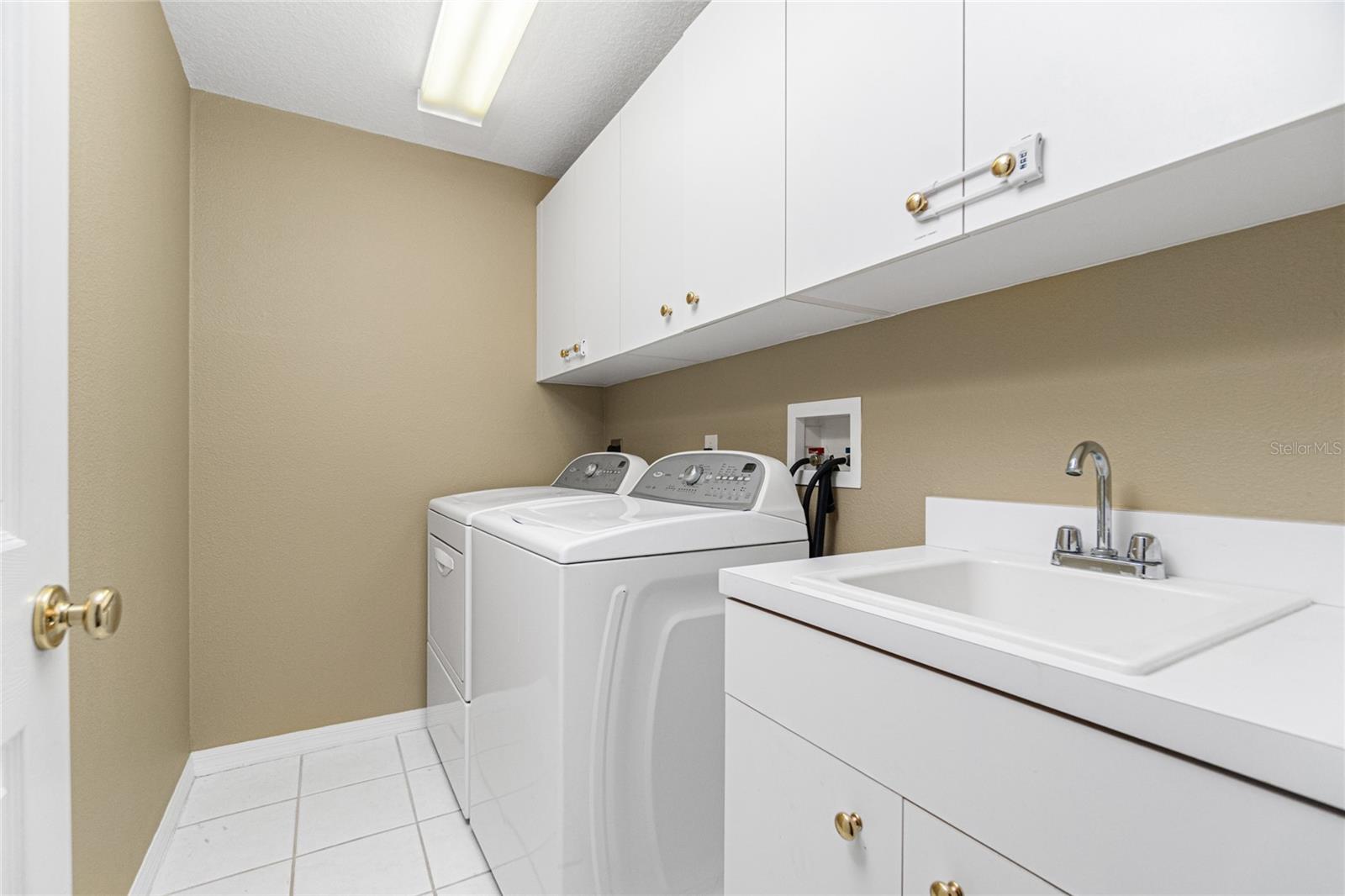 Image 14 of 80 For 8222 Harborside Circle 1