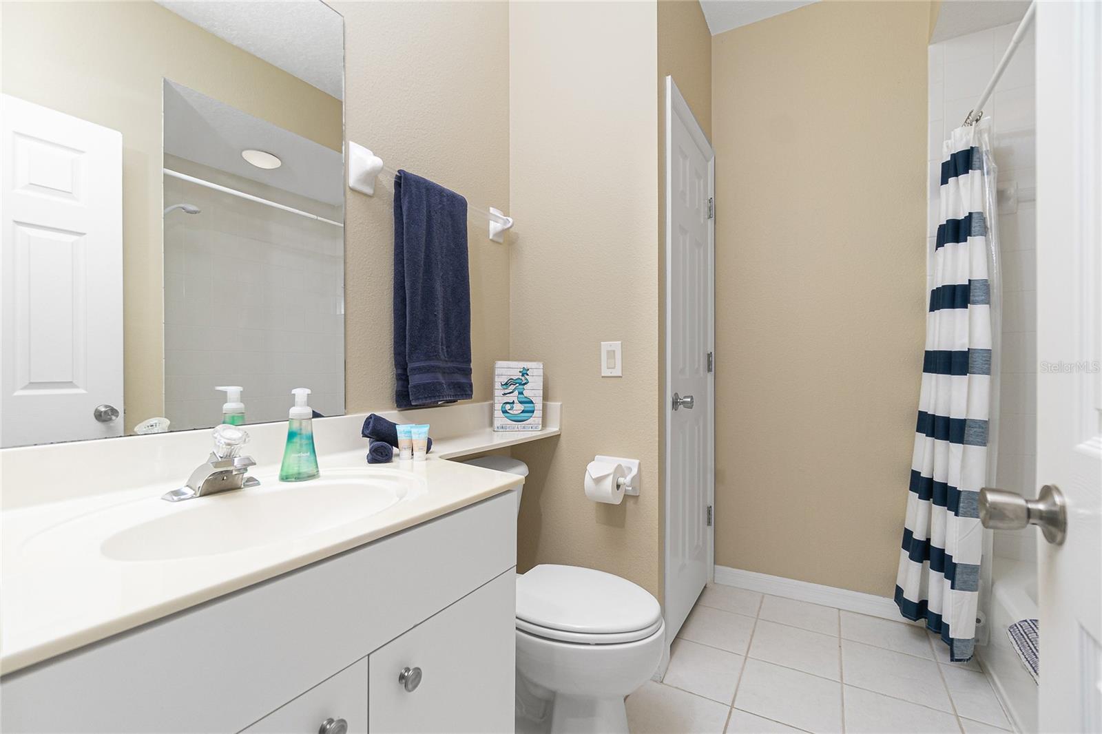 Image 18 of 80 For 8222 Harborside Circle 1
