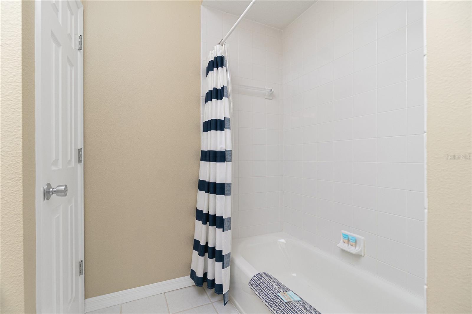 Image 19 of 80 For 8222 Harborside Circle 1