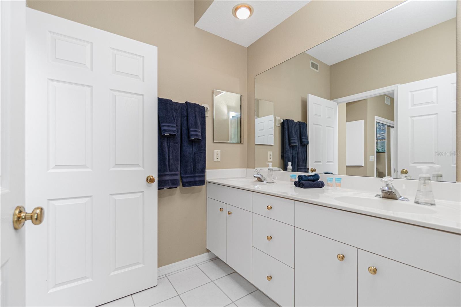 Image 26 of 80 For 8222 Harborside Circle 1