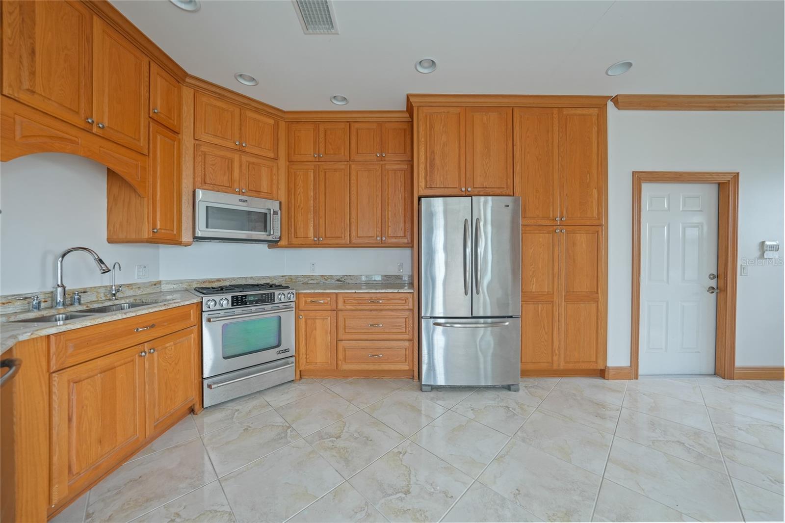 Image 12 of 60 For 21519 Edgewater Drive