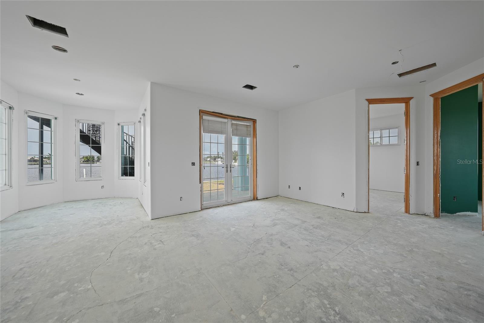 Image 4 of 60 For 21519 Edgewater Drive