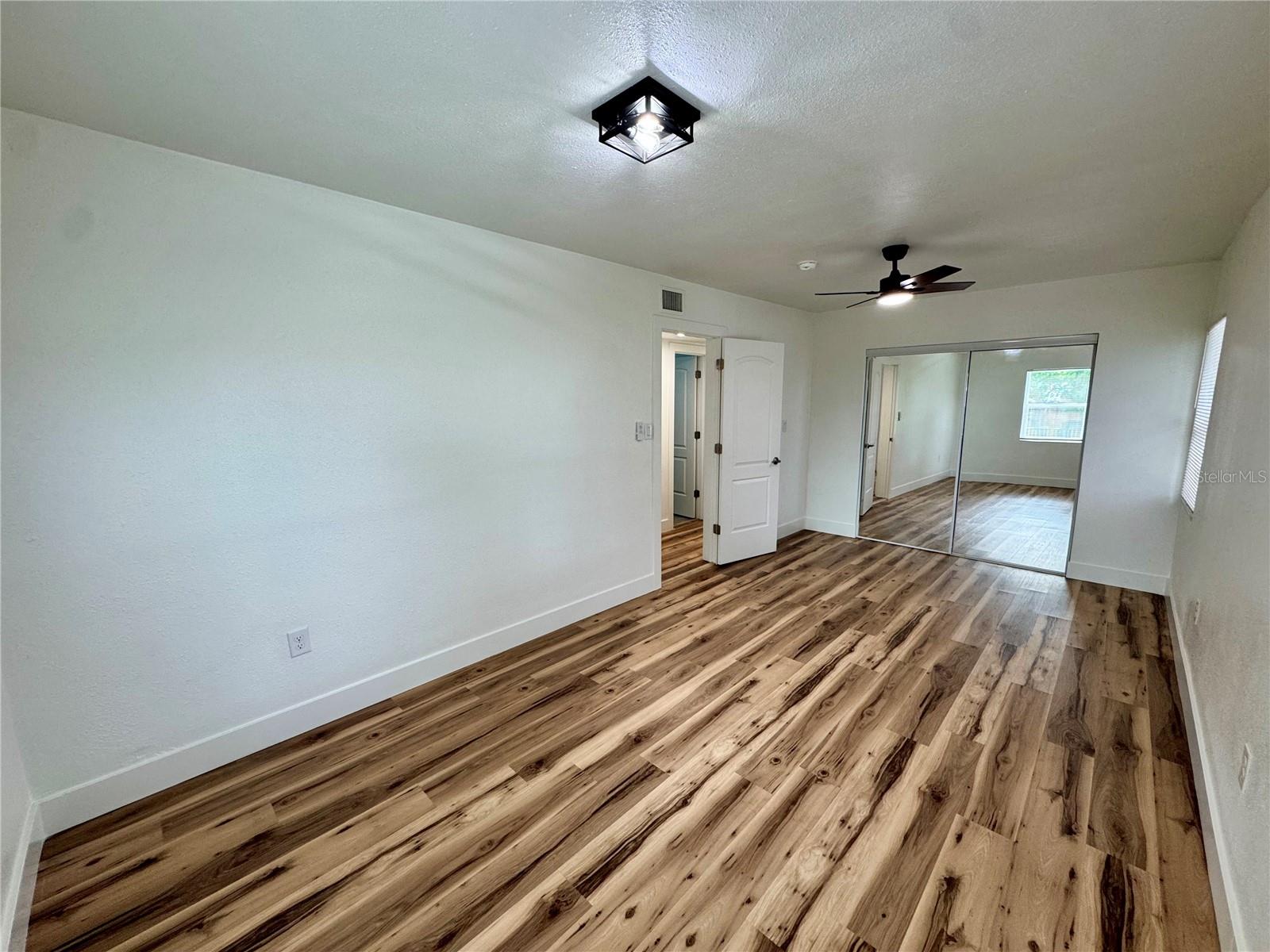 Image 10 of 28 For 300 Dalton Blvd Boulevard