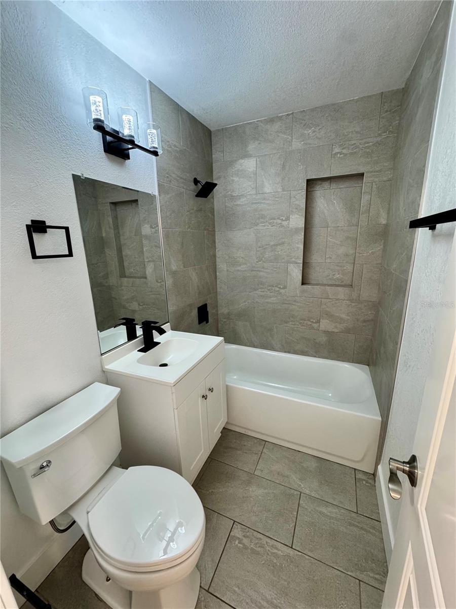 Image 12 of 28 For 300 Dalton Blvd Boulevard