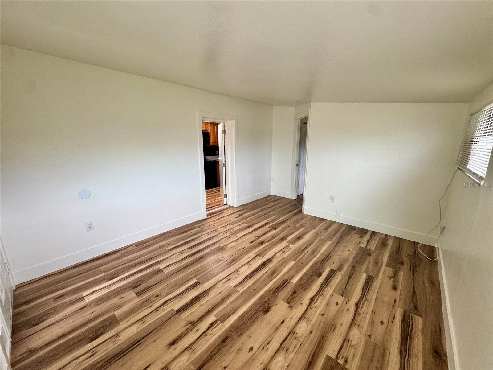 Image 18 of 28 For 300 Dalton Blvd Boulevard