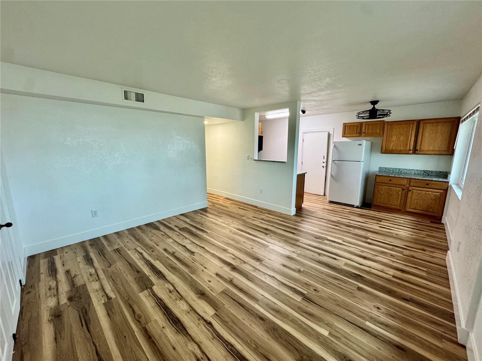 Image 2 of 28 For 300 Dalton Blvd Boulevard