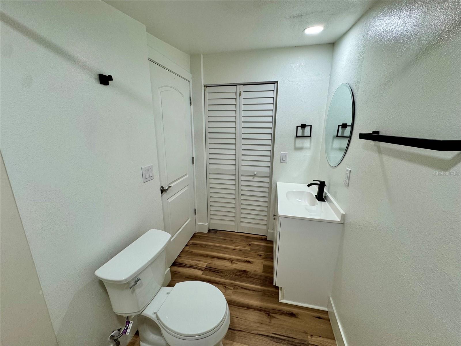 Image 20 of 28 For 300 Dalton Blvd Boulevard