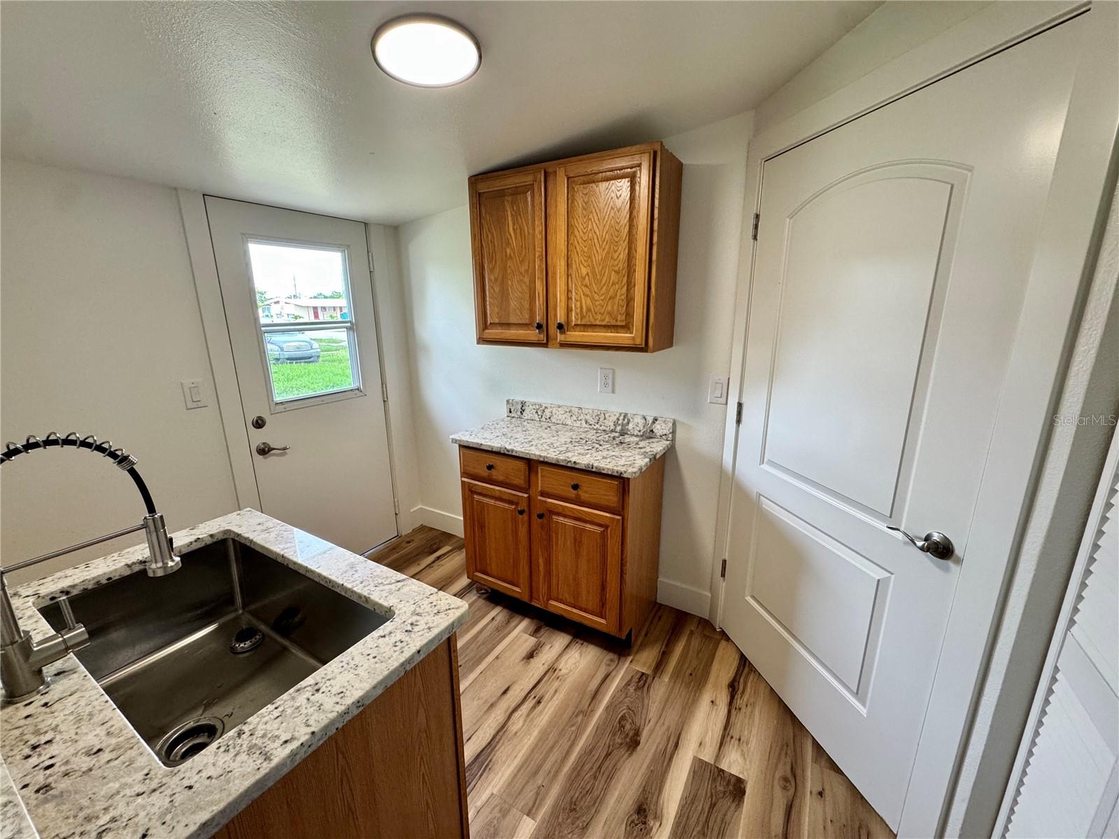 Image 22 of 28 For 300 Dalton Blvd Boulevard