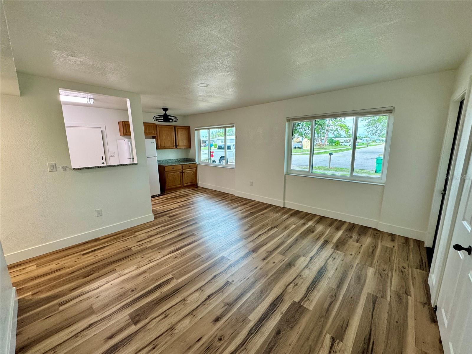 Image 3 of 28 For 300 Dalton Blvd Boulevard