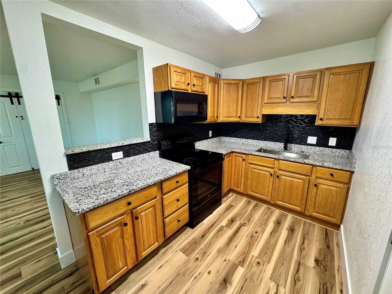 Image 5 of 28 For 300 Dalton Blvd Boulevard