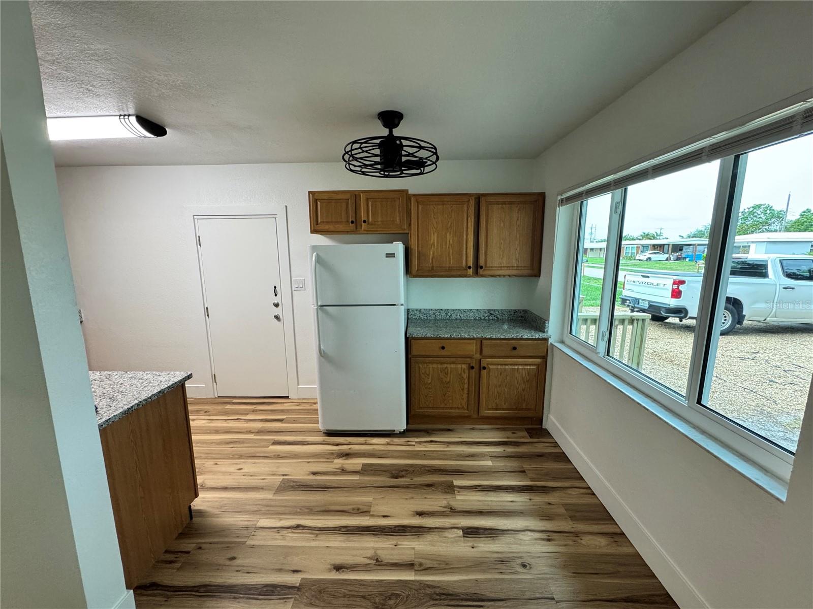 Image 6 of 28 For 300 Dalton Blvd Boulevard