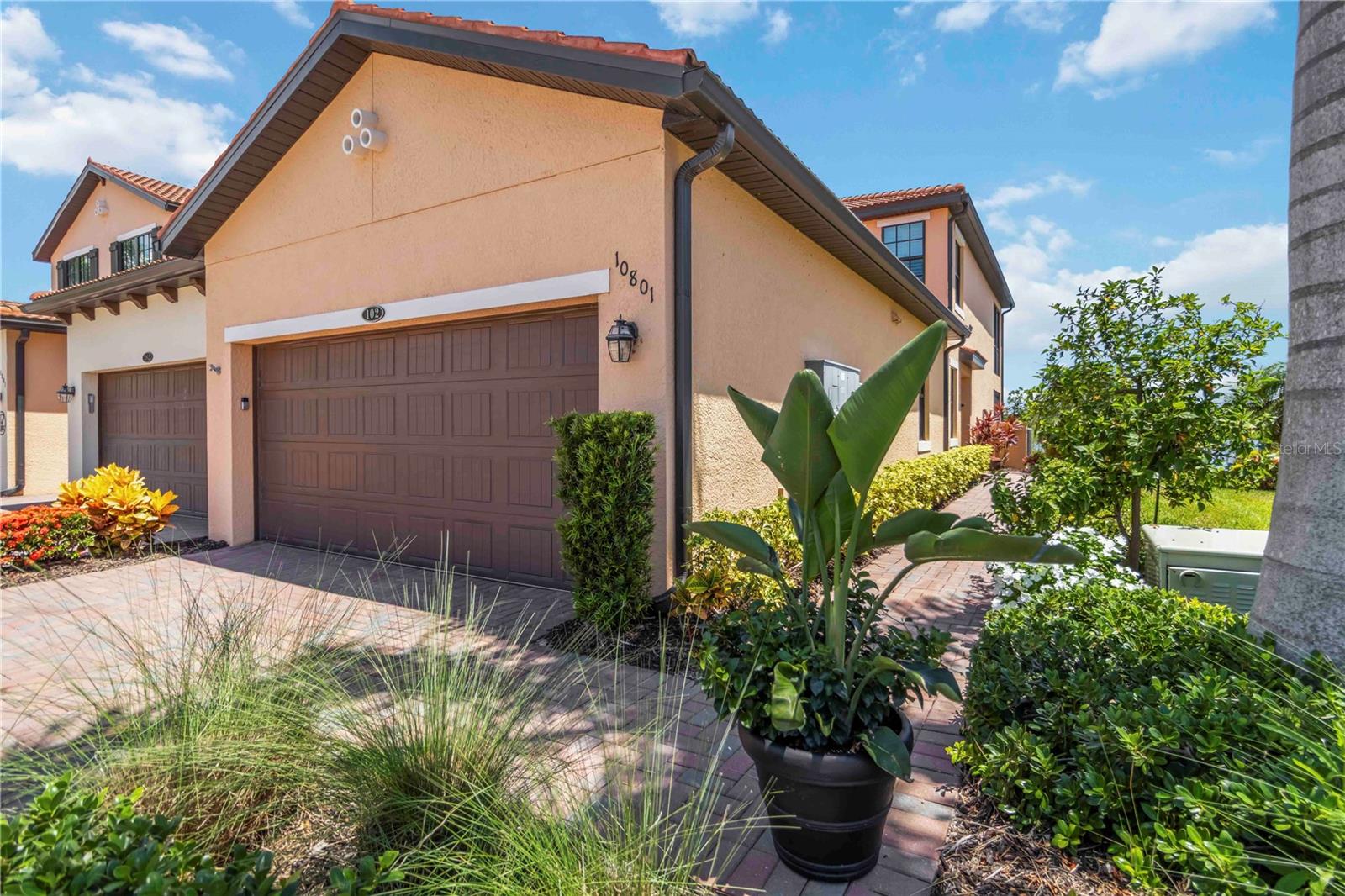 Image 4 of 100 For 10801 Tarflower Drive 102