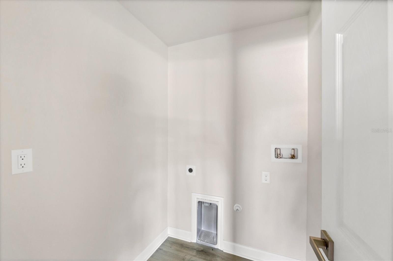 Image 19 of 53 For 234 Boundary Boulevard 3