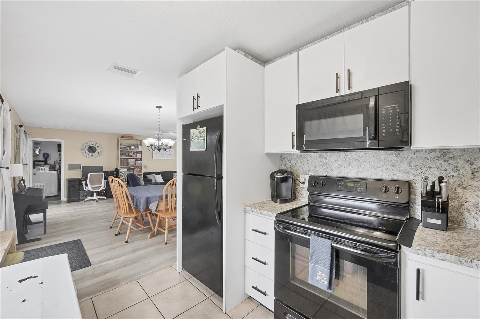 Image 18 of 38 For 7590 Lyncrest Street