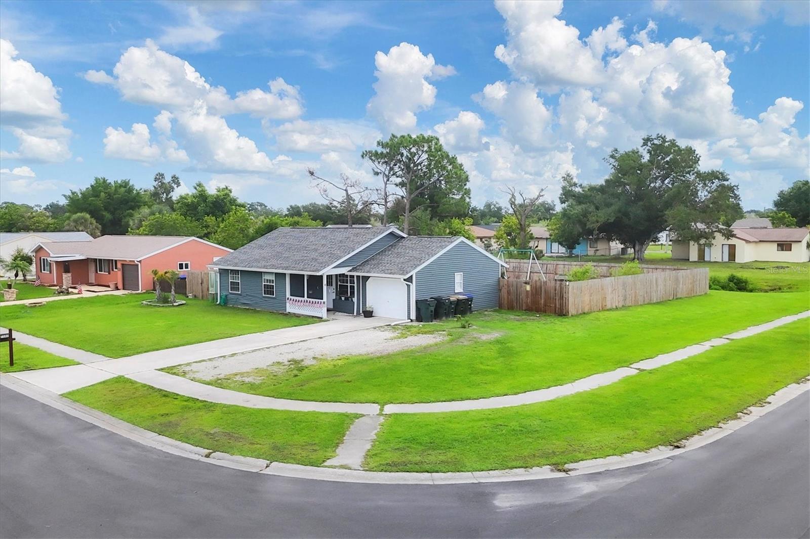 Image 3 of 38 For 7590 Lyncrest Street