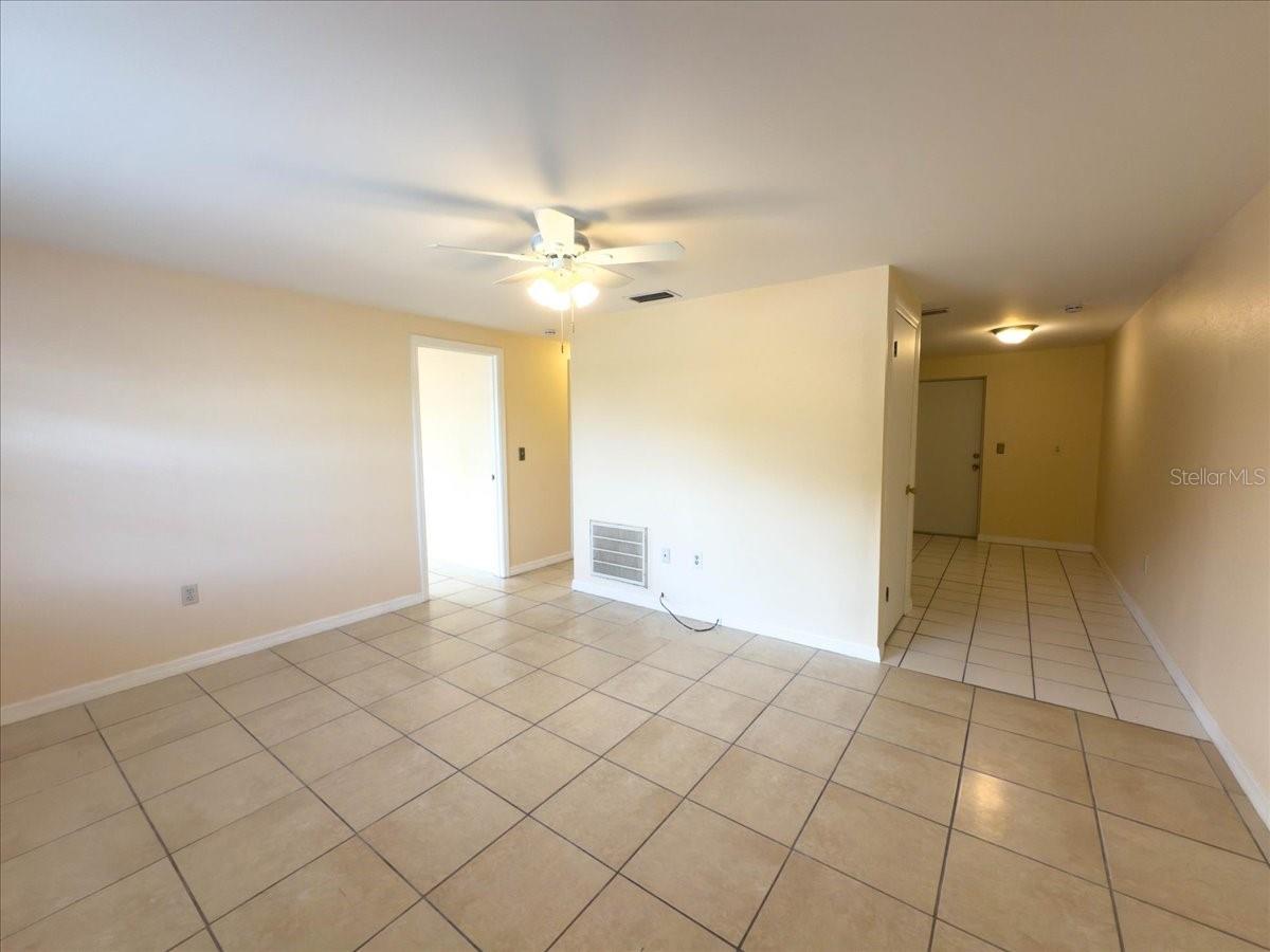 Image 5 of 14 For 11432 Poplin Avenue A