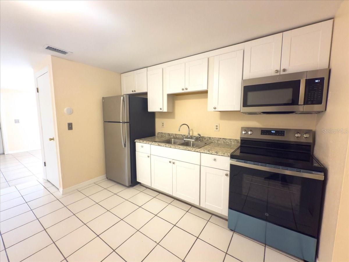 Image 6 of 14 For 11432 Poplin Avenue A