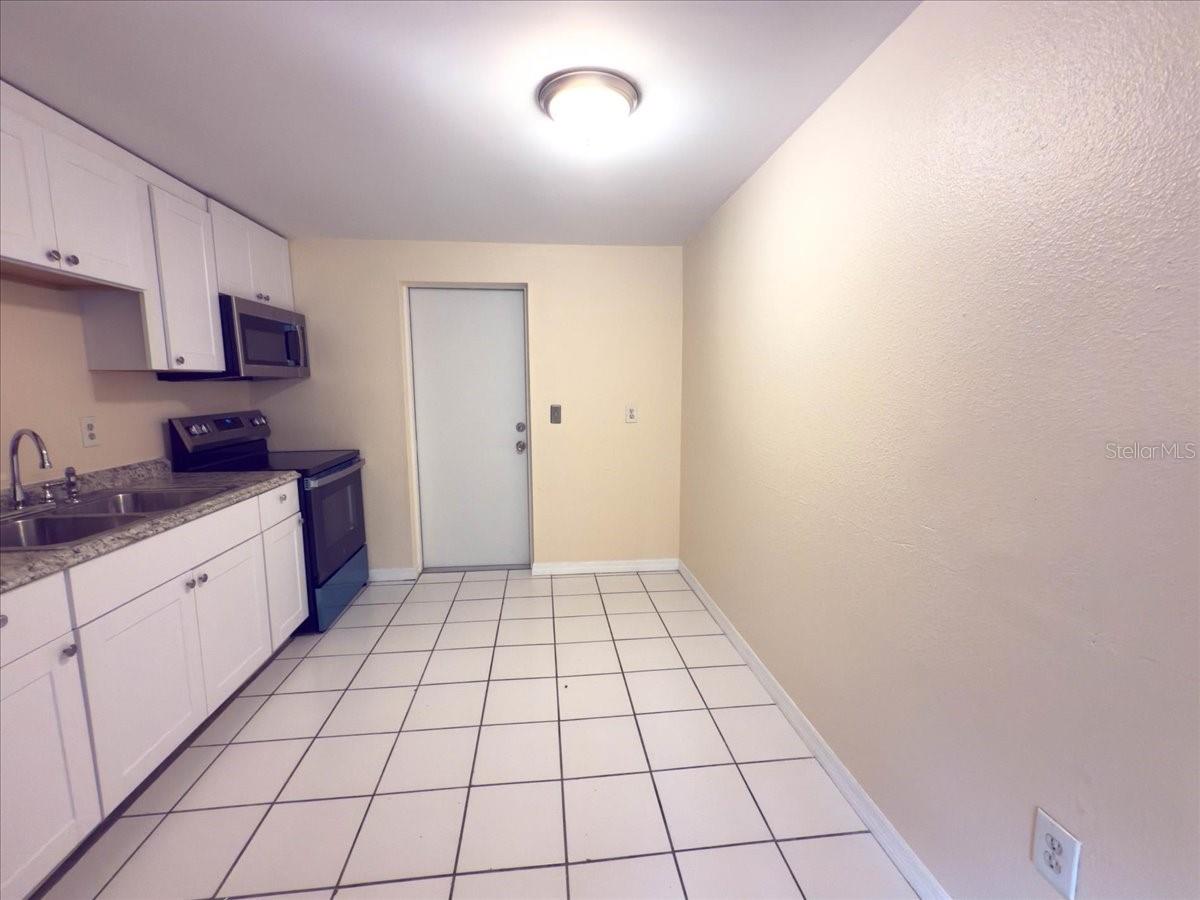 Image 8 of 14 For 11432 Poplin Avenue A