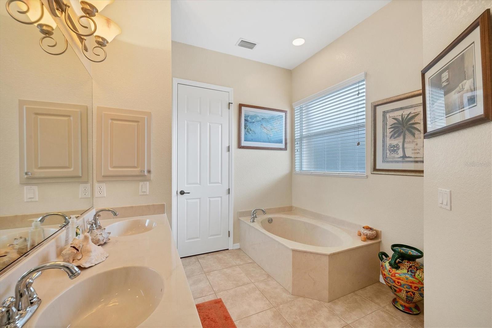 Image 26 of 52 For 4 Pine Valley Place