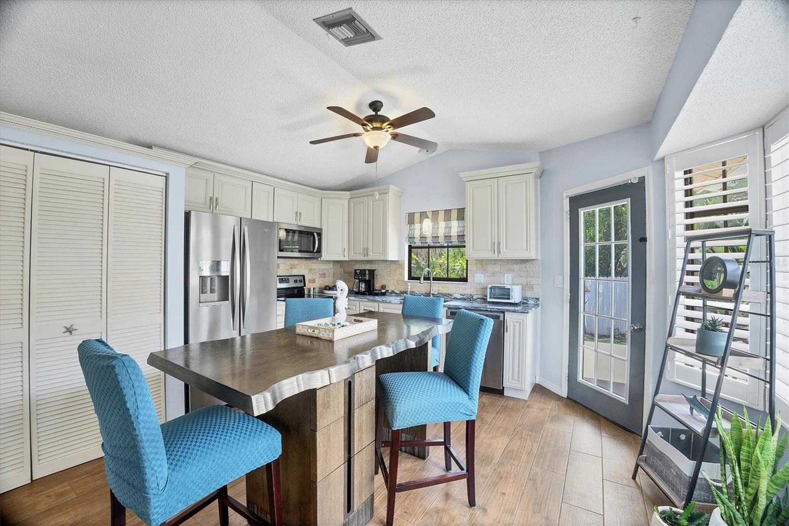 Image 6 of 29 For 255 Boundary Boulevard 105